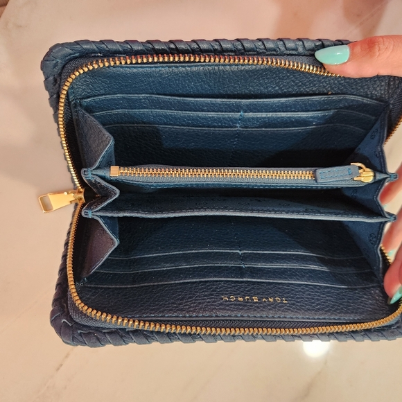 Tory Burch Marion Slouchy Tote Hudson Bay/ Navy Pebbled Leather - Picture 11 of 14